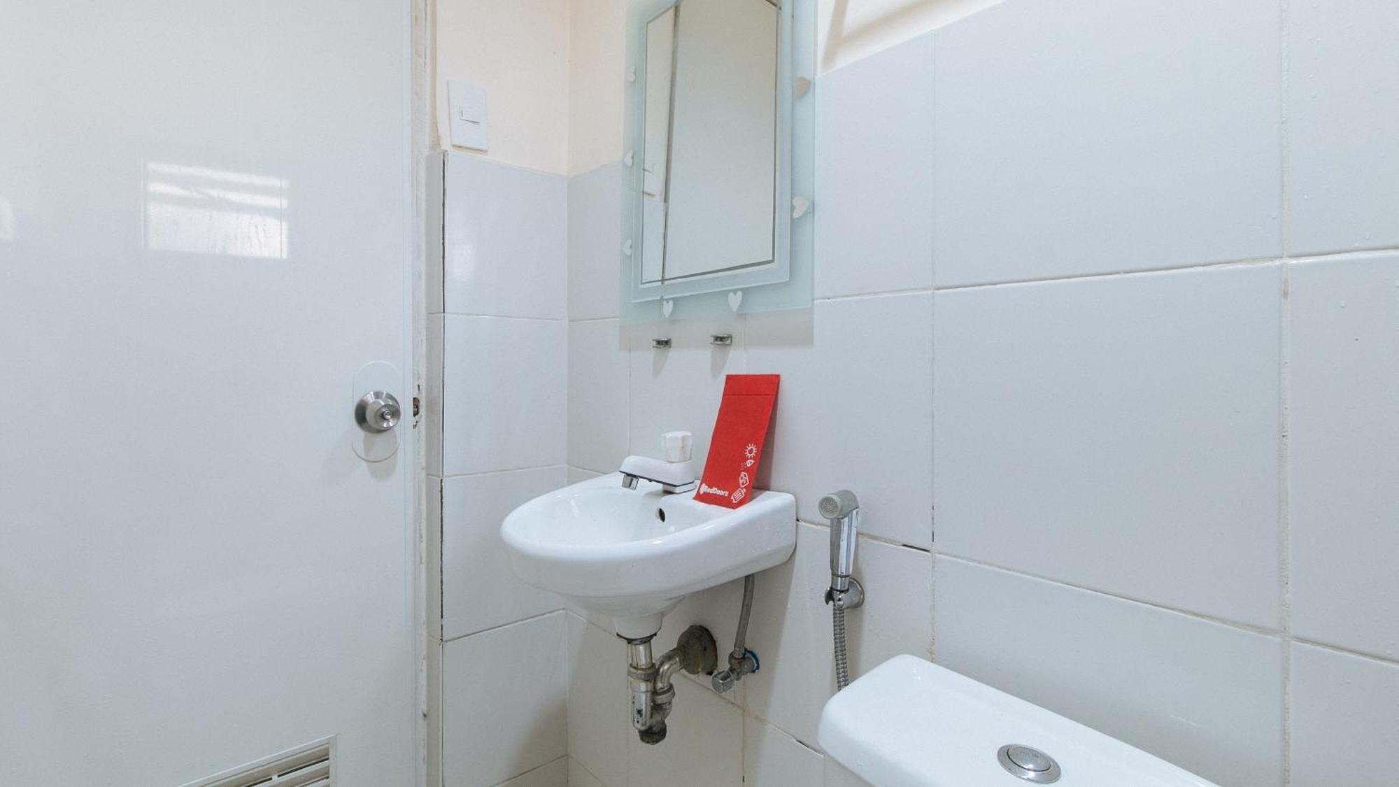Reddoorz At V-Cat Apartelle Sampaloc Manila Exterior photo