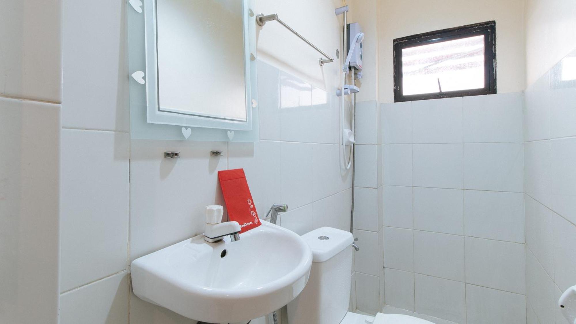 Reddoorz At V-Cat Apartelle Sampaloc Manila Exterior photo