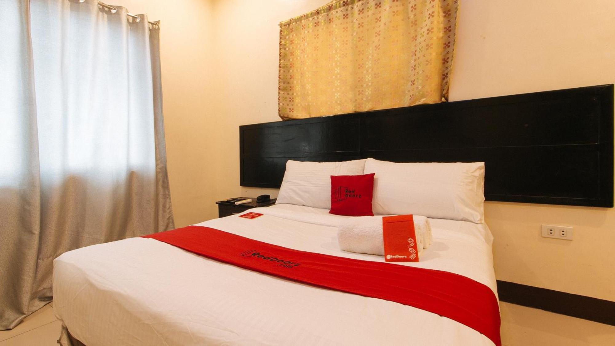 Reddoorz At V-Cat Apartelle Sampaloc Manila Exterior photo