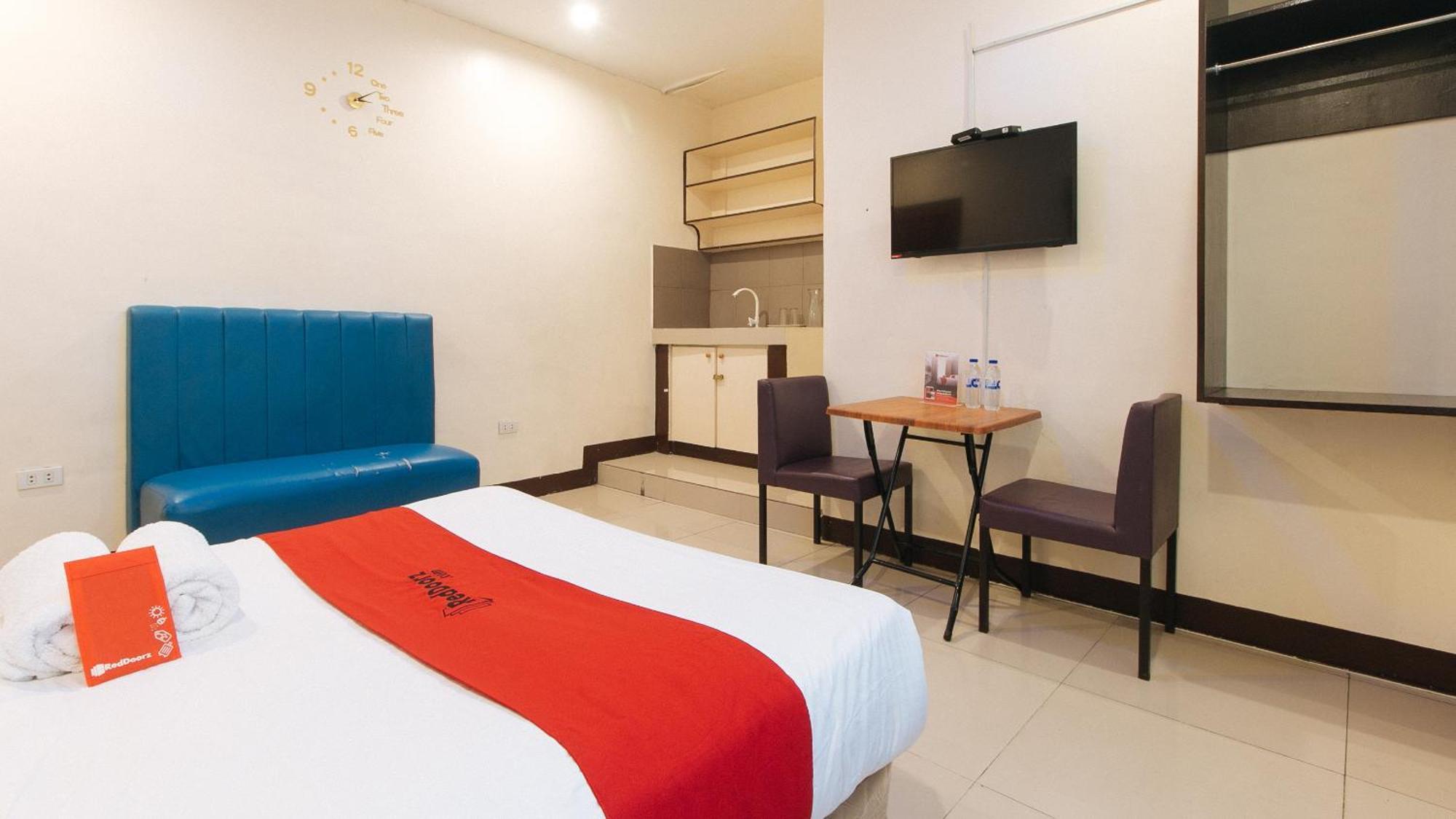 Reddoorz At V-Cat Apartelle Sampaloc Manila Exterior photo