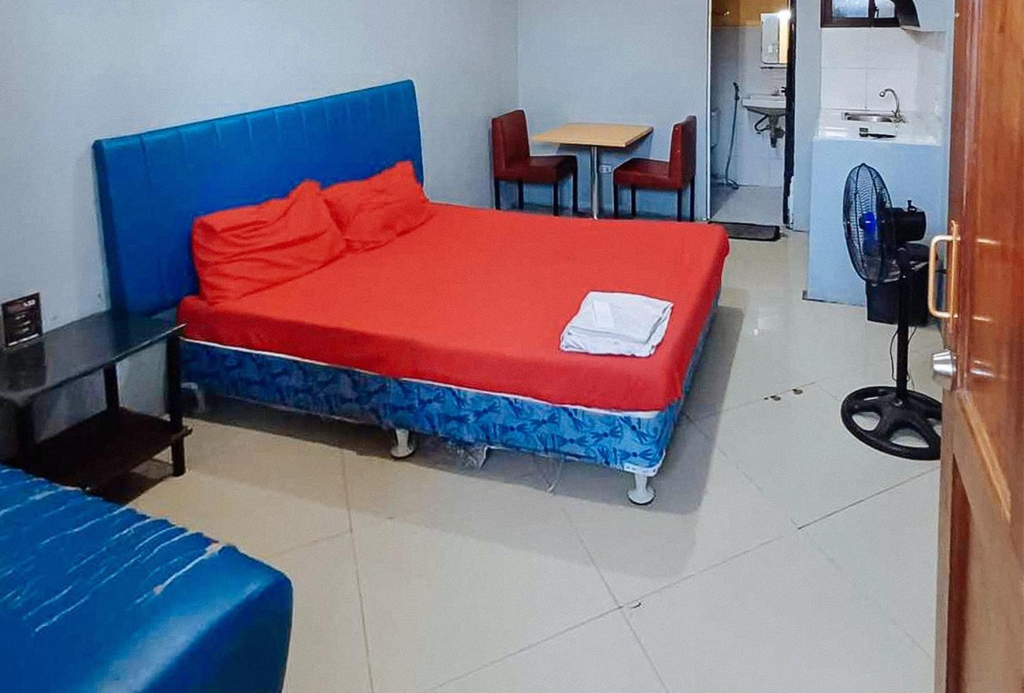 Reddoorz At V-Cat Apartelle Sampaloc Manila Exterior photo