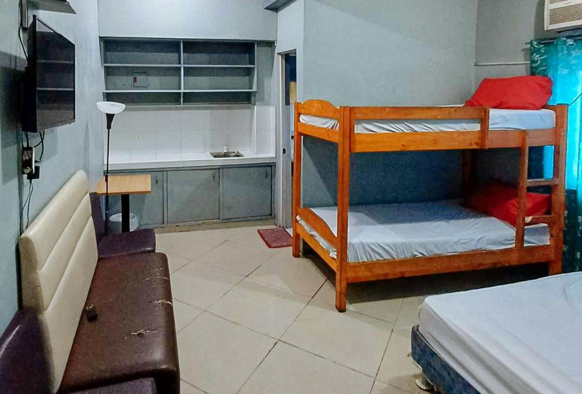 Reddoorz At V-Cat Apartelle Sampaloc Manila Exterior photo