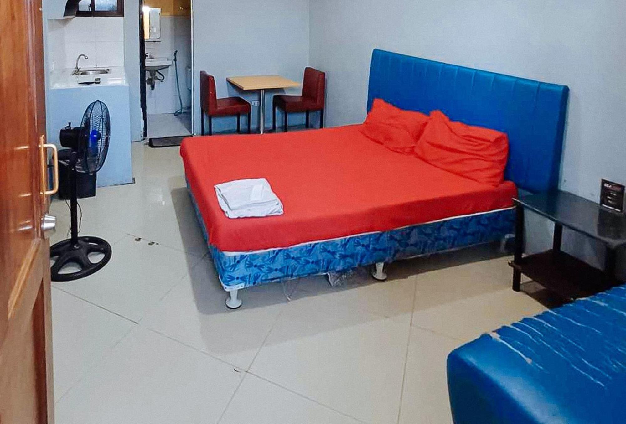 Reddoorz At V-Cat Apartelle Sampaloc Manila Exterior photo