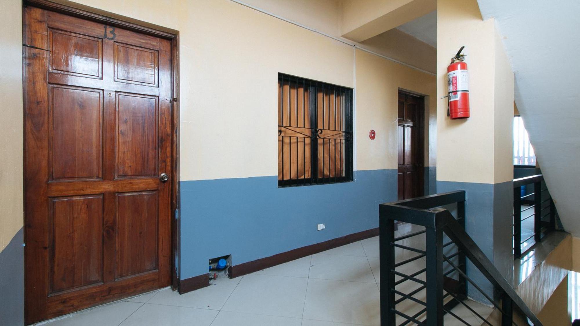 Reddoorz At V-Cat Apartelle Sampaloc Manila Exterior photo